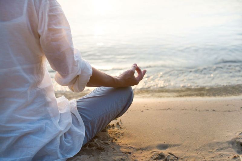 Yoga, Meditation und Mantra am Meer